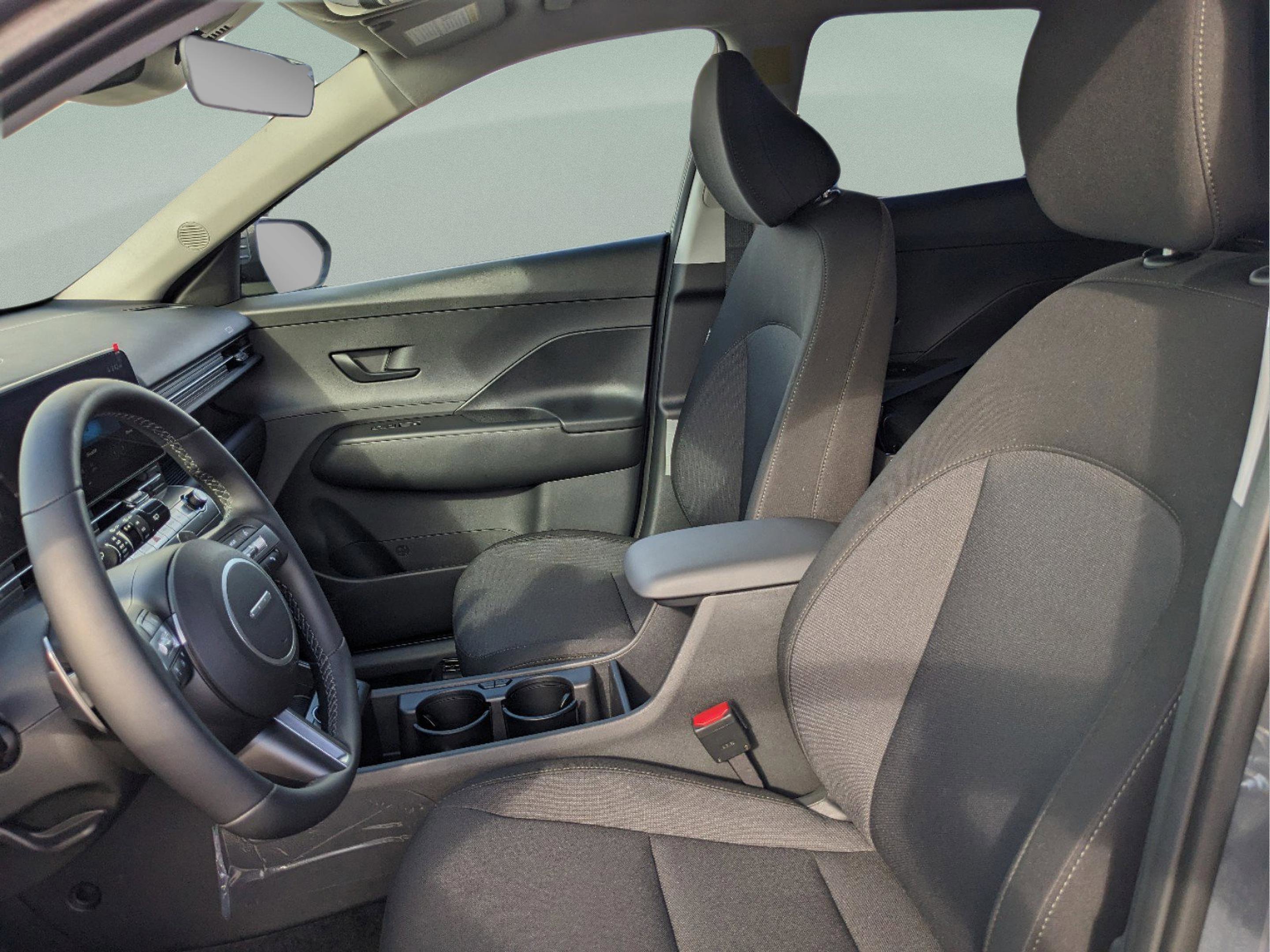 Used 2025 Hyundai Kona SEL image 10