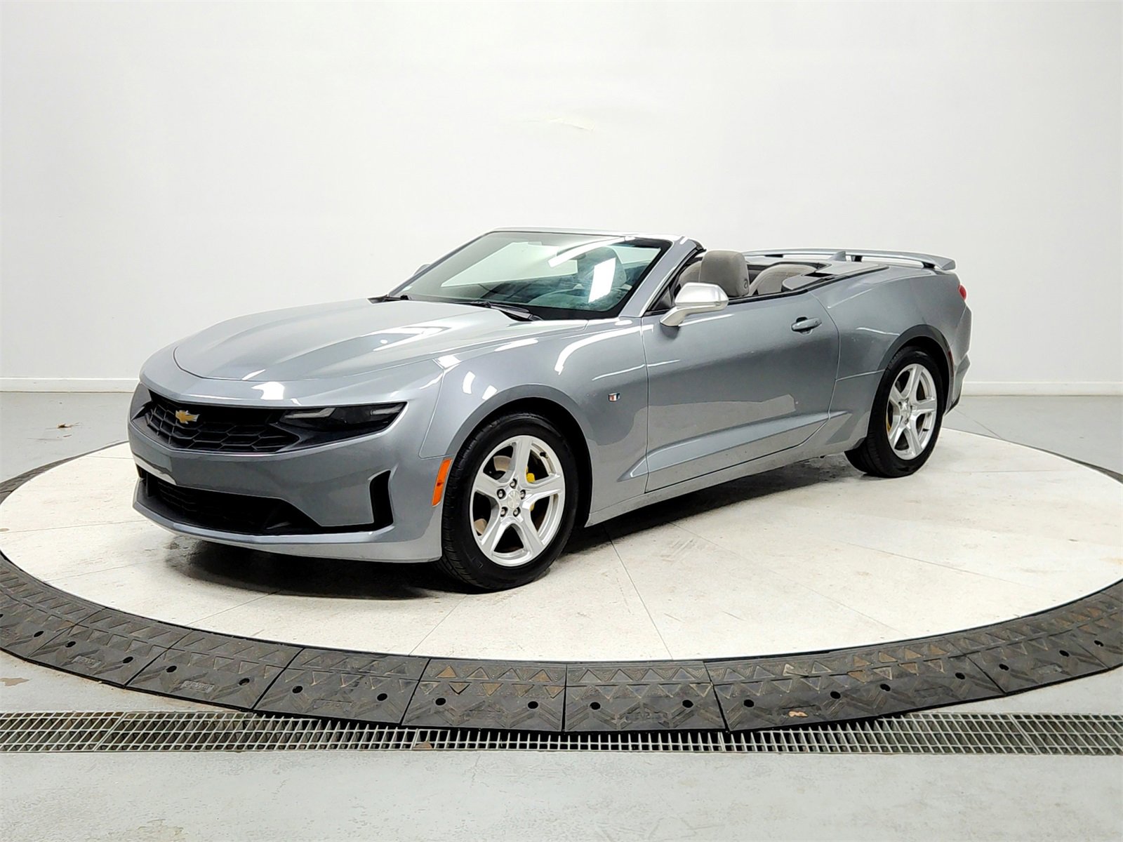 Used 2023 Chevrolet Camaro LT image 3