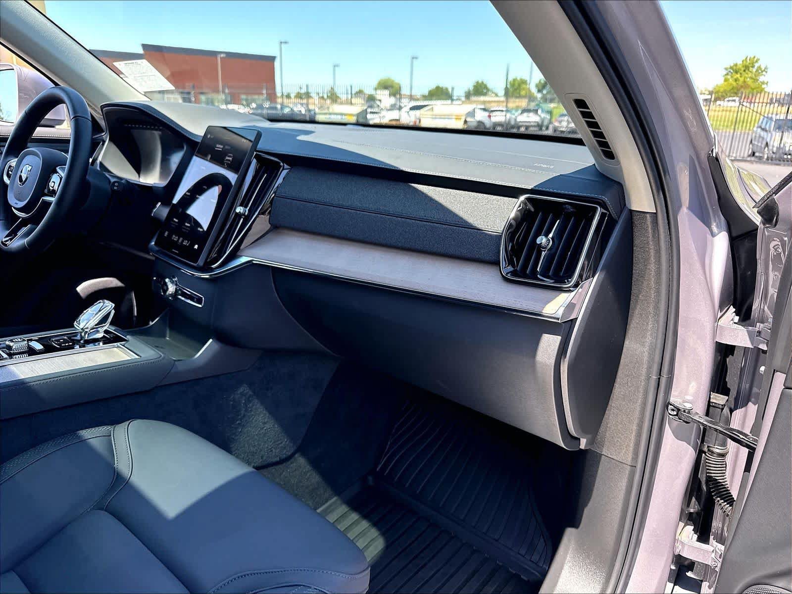 Used 2026 Volvo XC90 B5 Plus w/ Protection Package AWD/4WD image 19