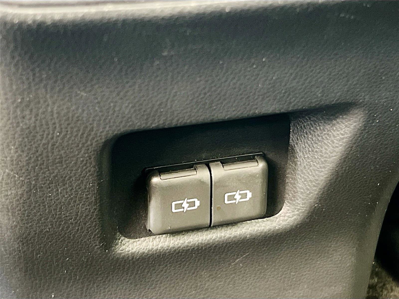 Used 2025 Toyota RAV4 XLE image 24