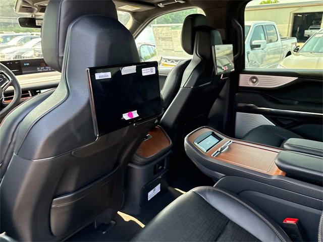 New 2025 Lincoln Navigator L Black Label image 17
