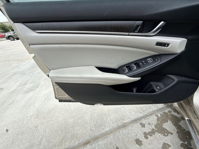 Used 2018 Honda Accord Touring image 13