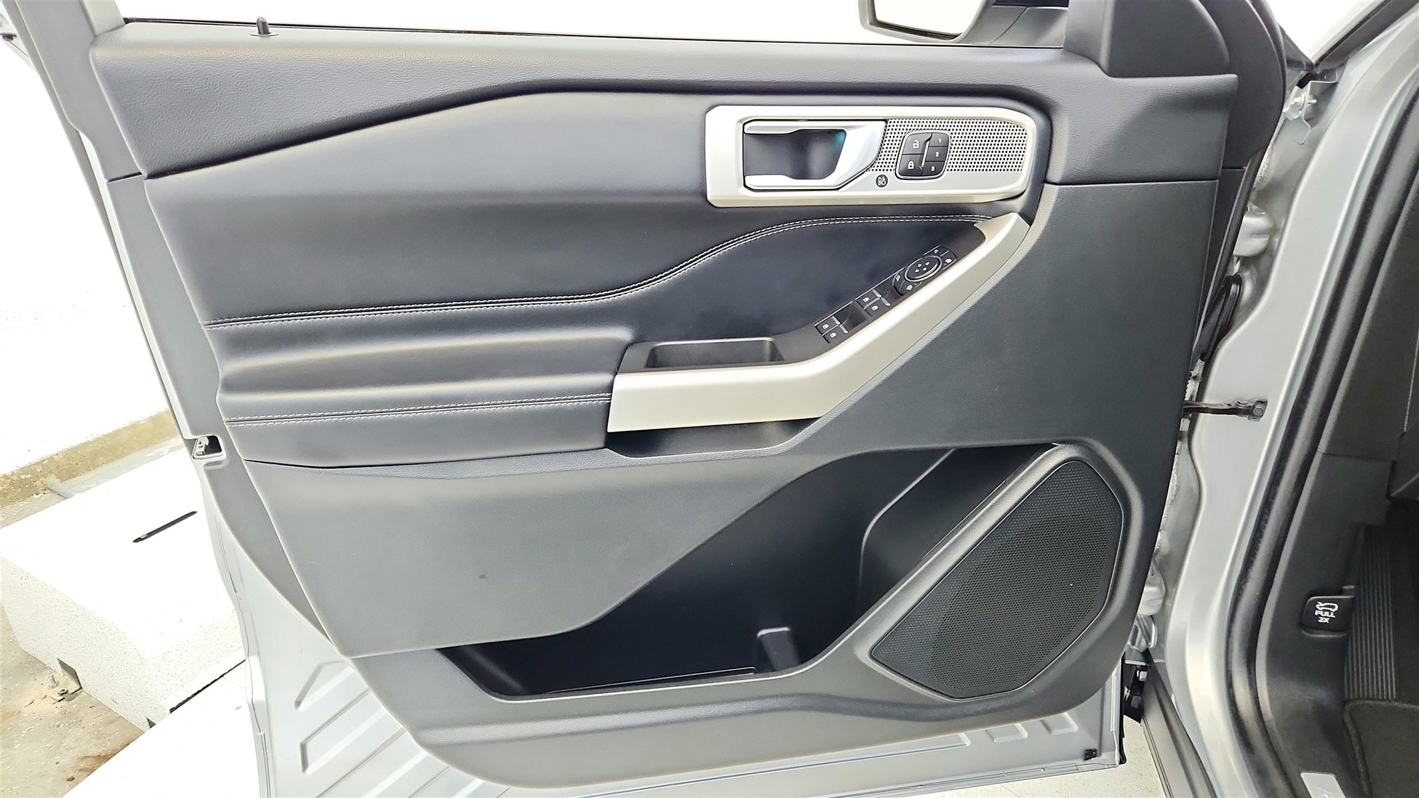 Used 2023 Ford Explorer Limited w/ Equipment Group 301A image 40