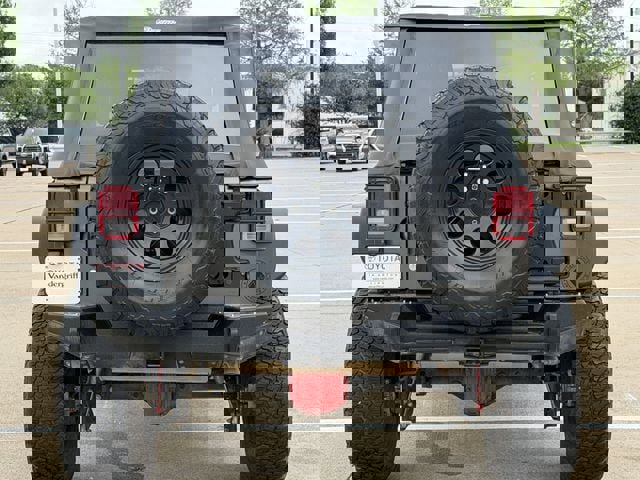 Used 2017 Jeep Wrangler Unlimited Rubicon image 5