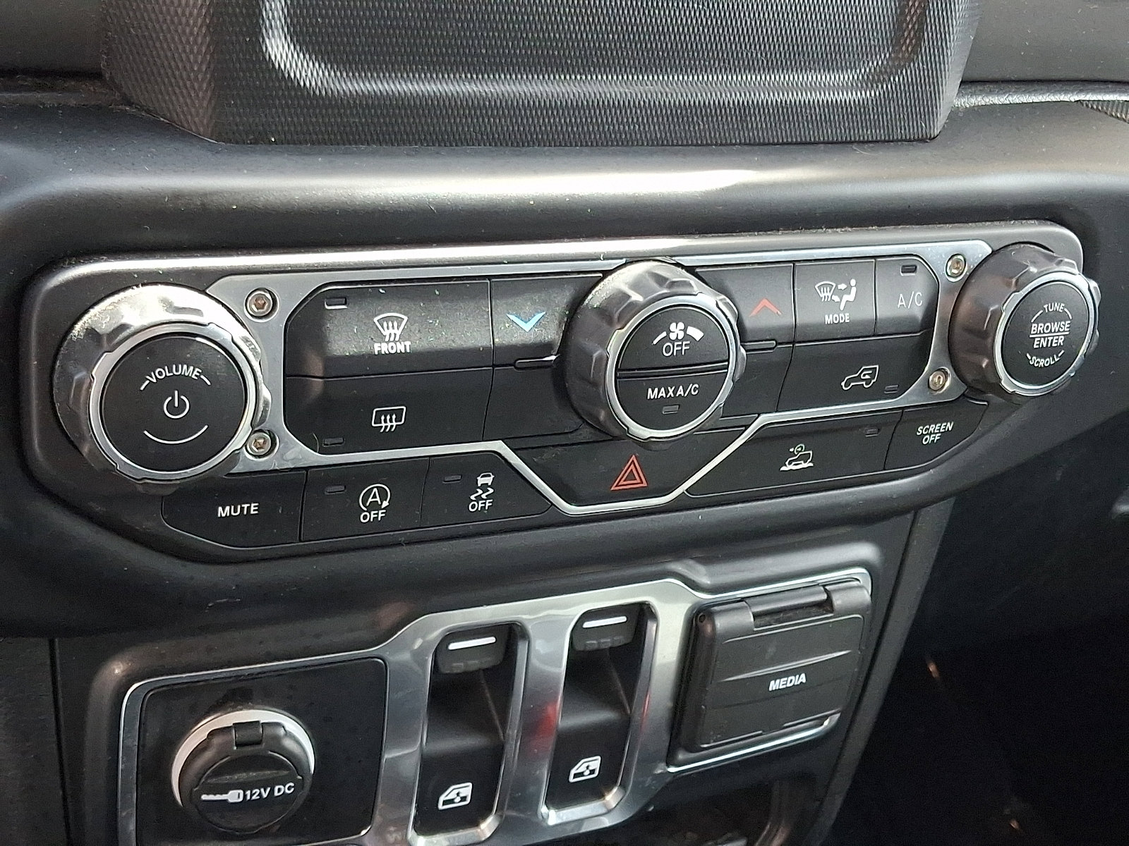 Certified 2022 Jeep Wrangler Sport AWD/4WD image 13