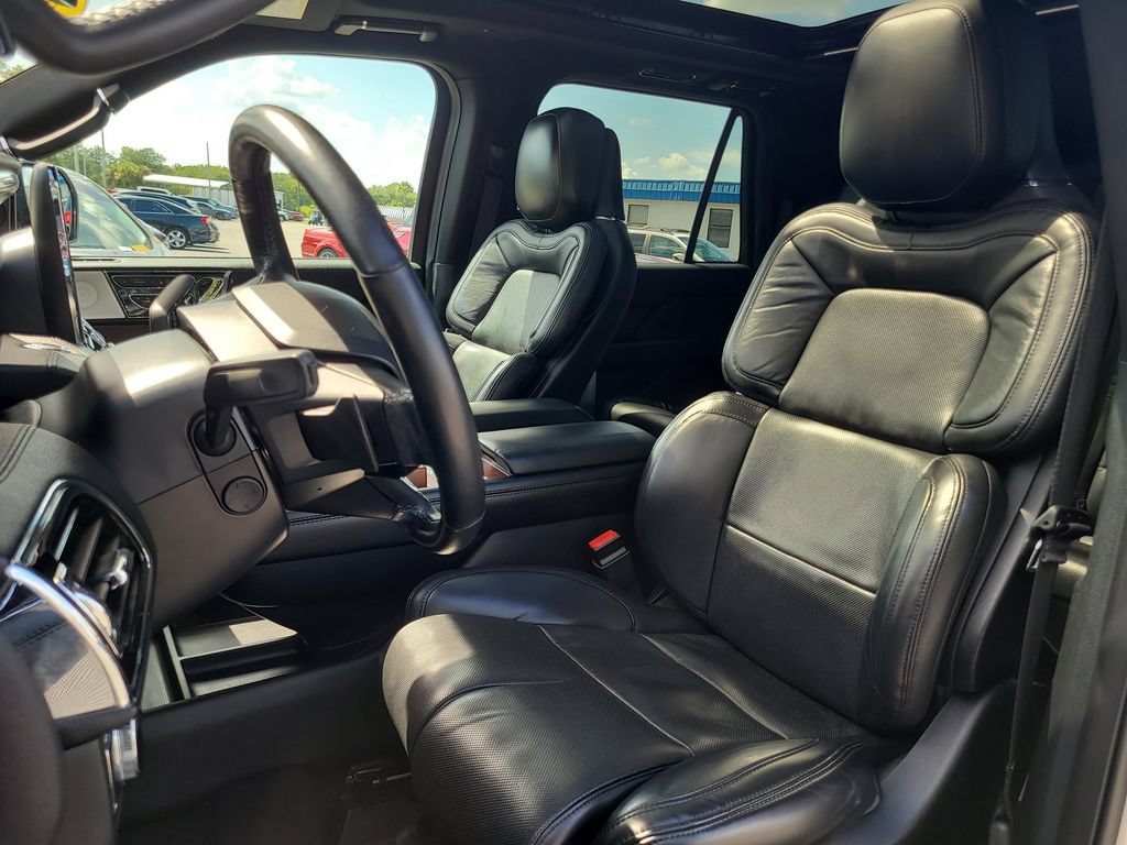 Used 2020 Lincoln Navigator L Reserve w/ Luxury Package RWD image 19