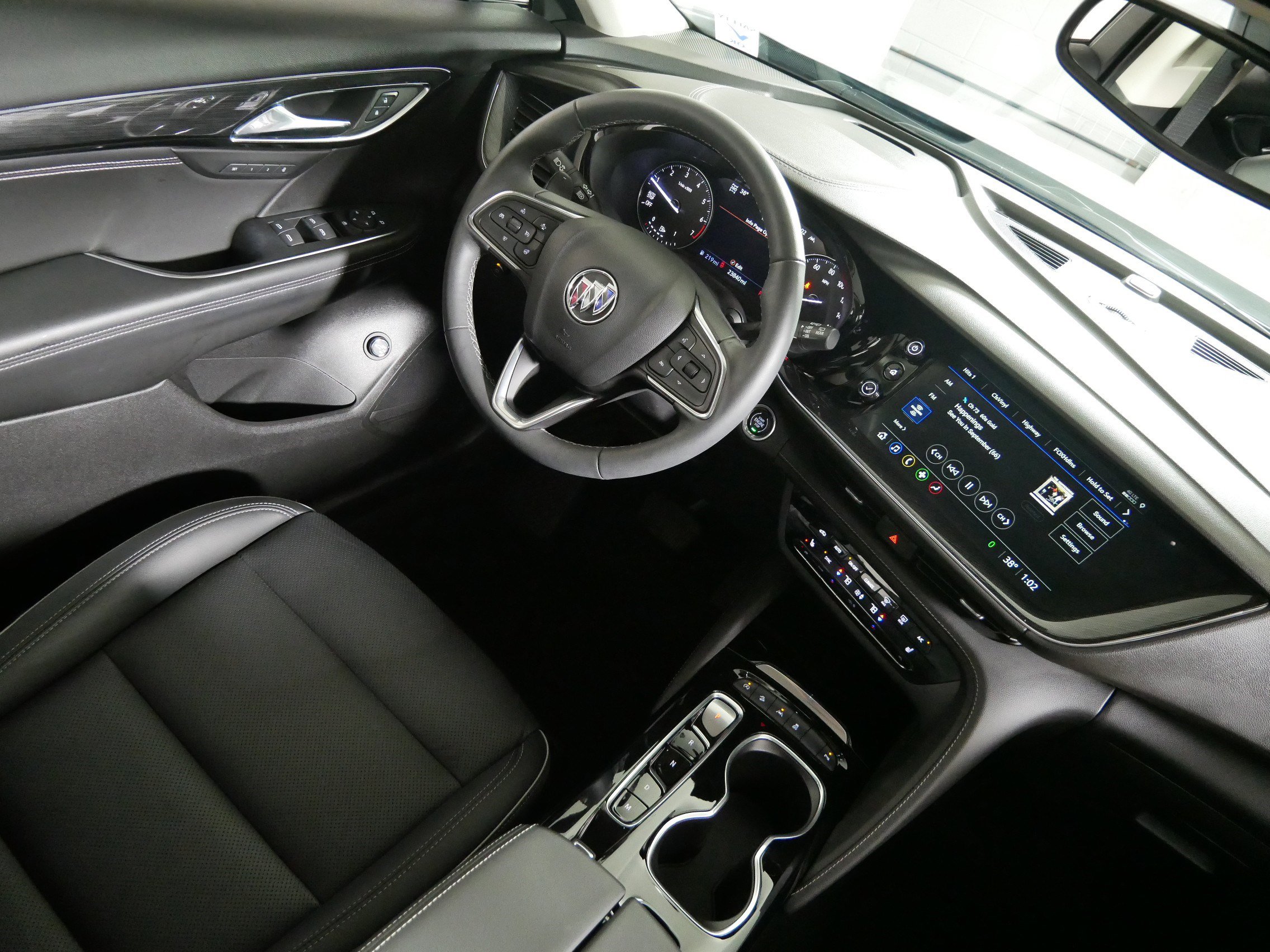 Used 2023 Buick Envision Essence image 9