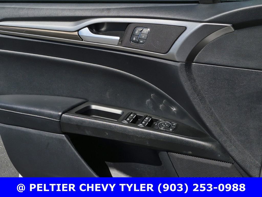 Used 2019 Ford Fusion SEL image 27