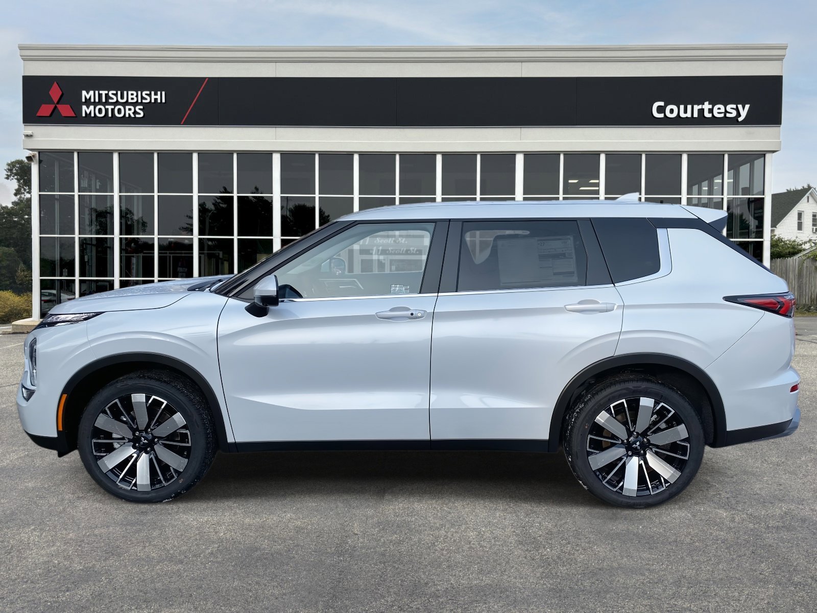 New 2026 Mitsubishi Outlander SE video 2