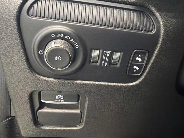 Used 2022 Jeep Wagoneer Series III AWD/4WD image 11
