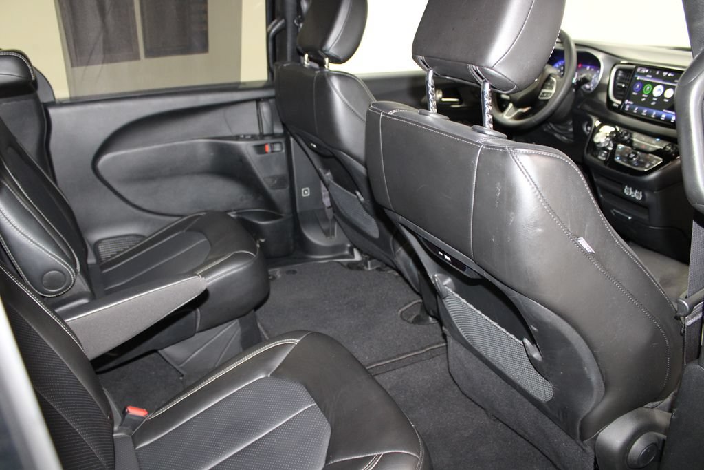 Used 2025 Chrysler Pacifica Select FWD image 33