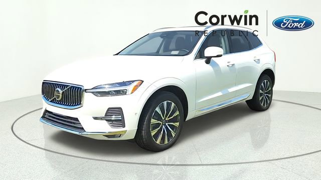 Used 2023 Volvo XC60 B5 Plus FWD image 3