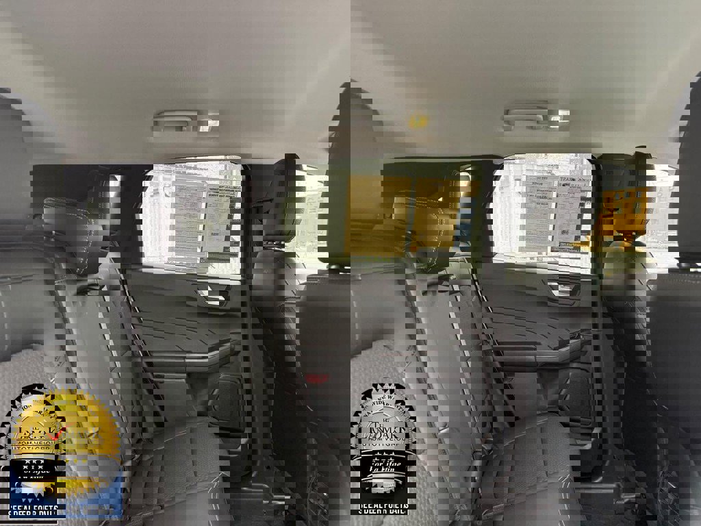 Used 2024 Ford Escape SE image 16