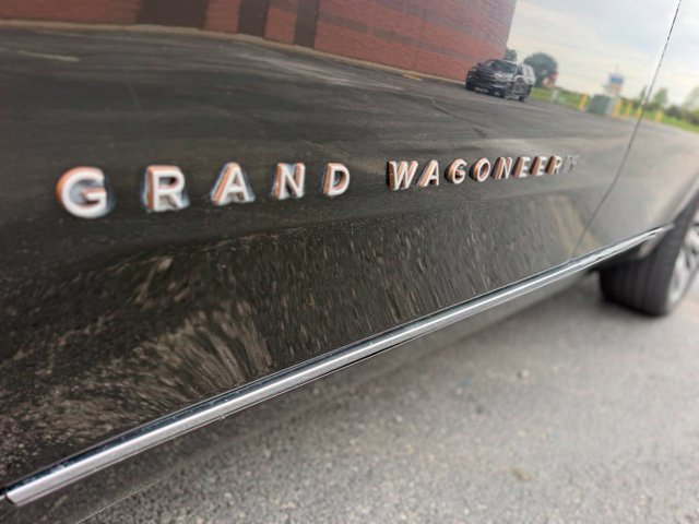Used 2023 Jeep Grand Wagoneer Series III AWD/4WD image 10