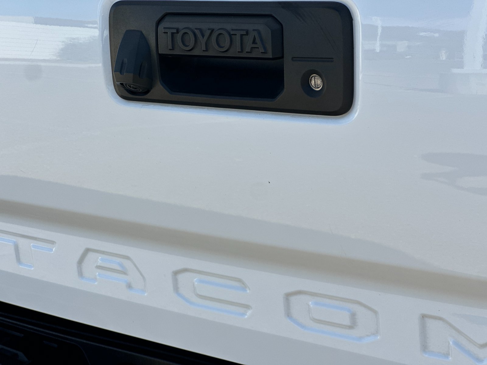 Used 2022 Toyota Tacoma SR w/ SR Convenience Package RWD image 38
