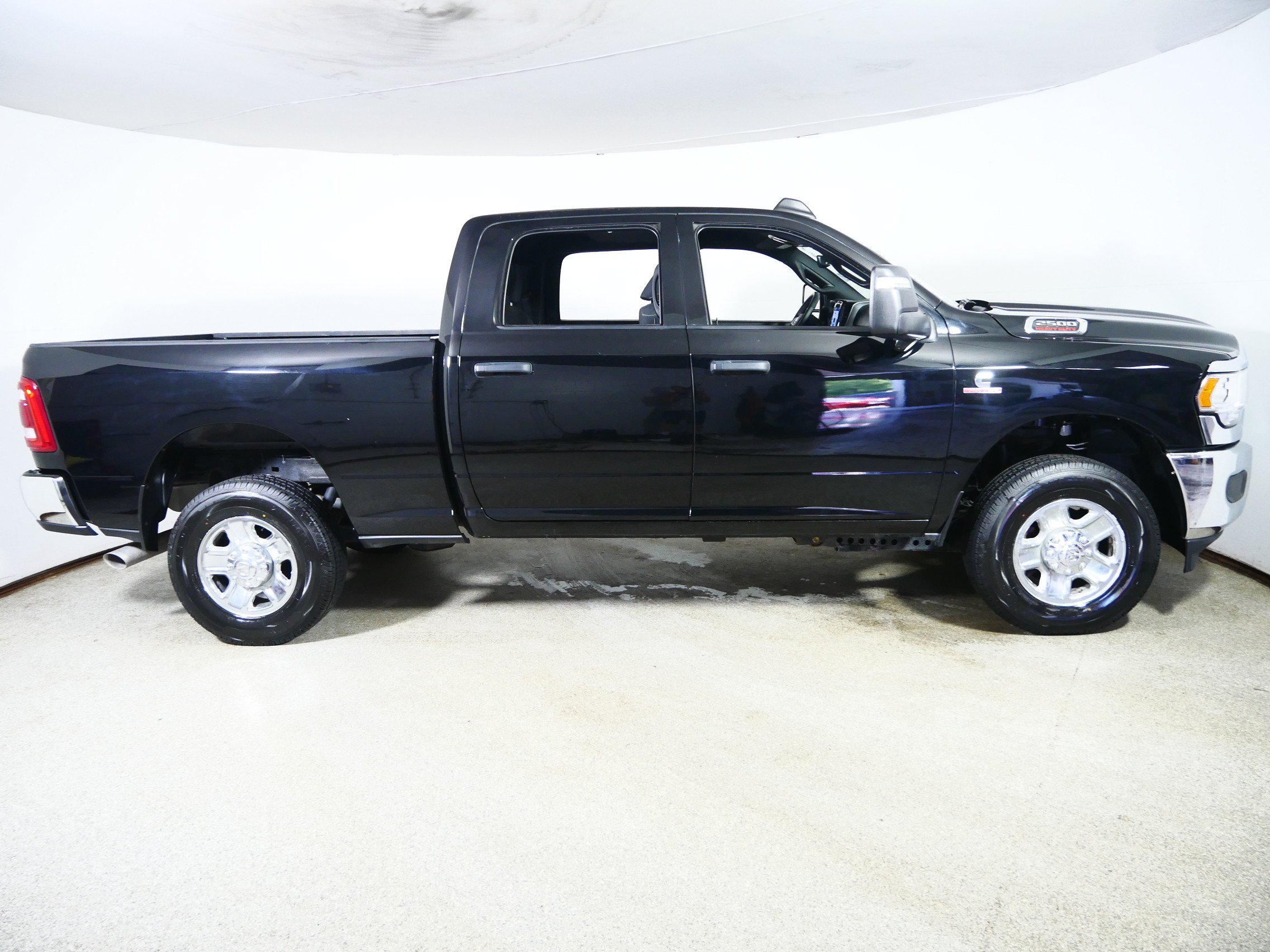 Used 2024 RAM 2500 Tradesman w/ Safety Group AWD/4WD image 8