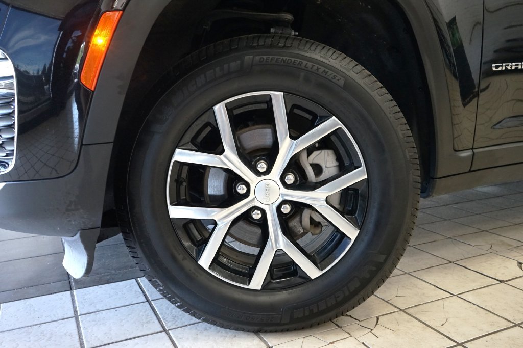 Used 2023 Jeep Grand Cherokee Limited AWD/4WD image 53