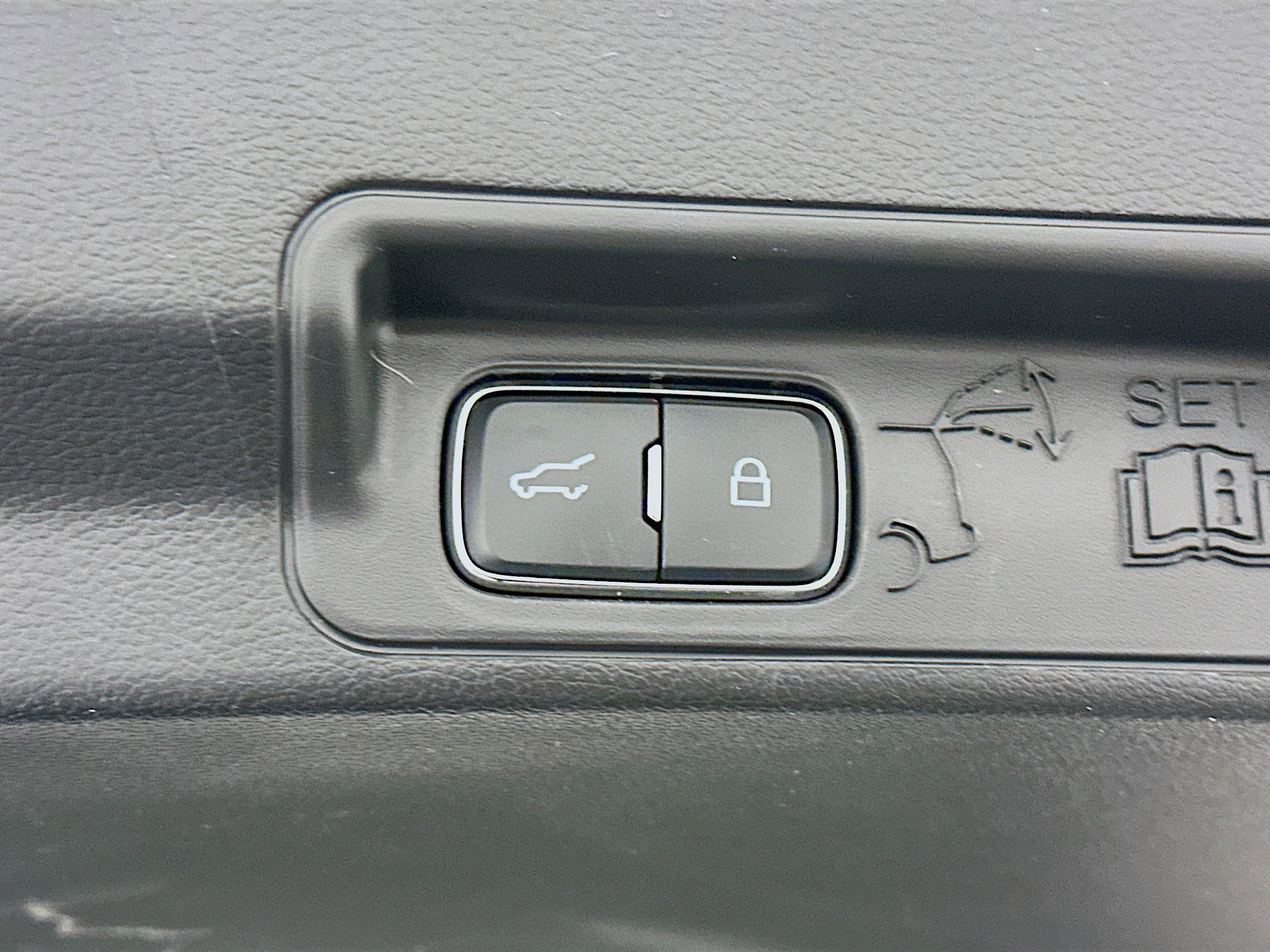 Used 2025 Ford Explorer Platinum w/ LUX Leather Package AWD/4WD image 33