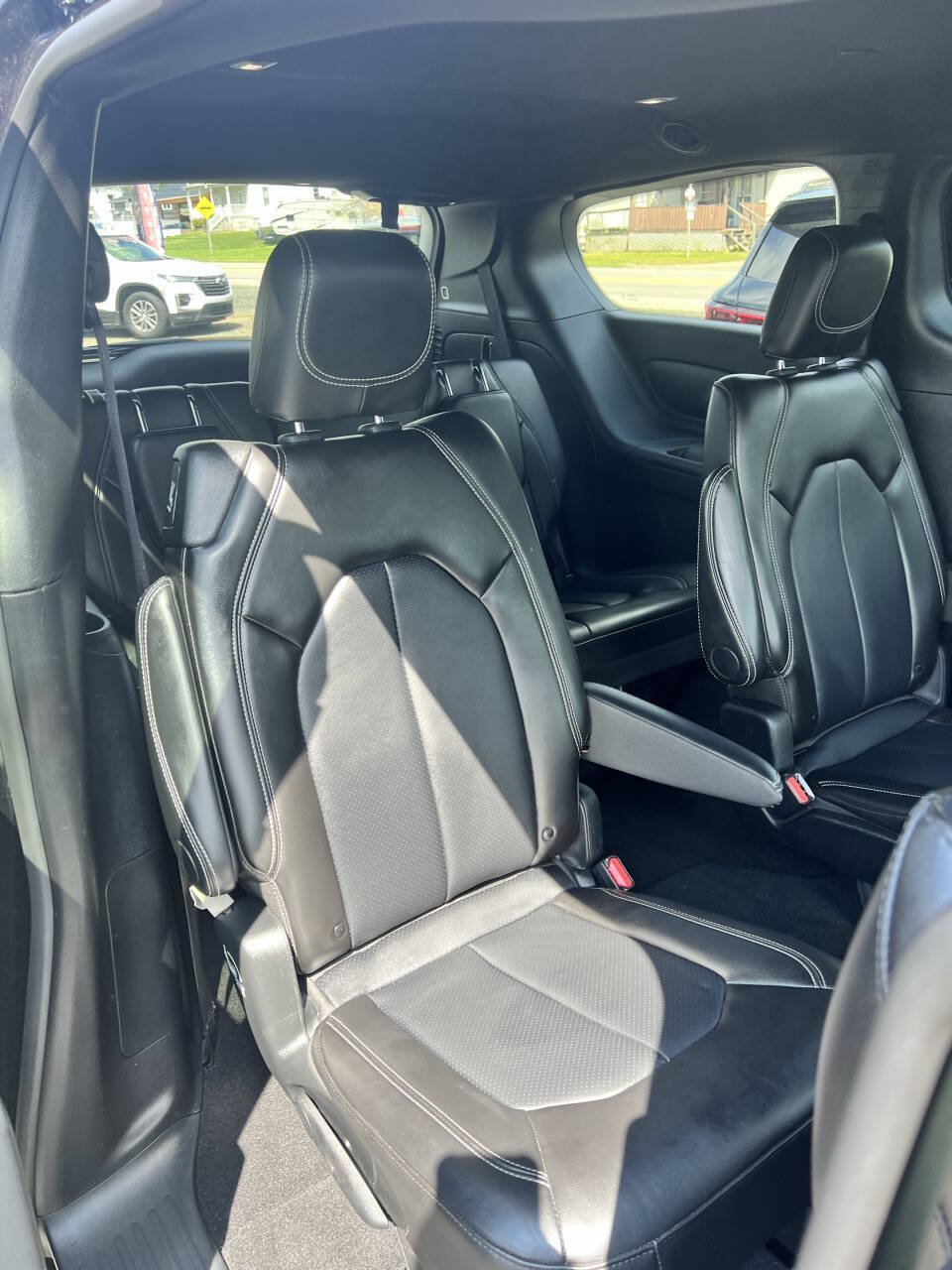Used 2025 Chrysler Pacifica Select FWD image 7
