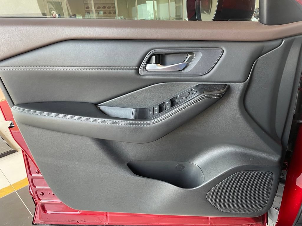 Certified 2023 Nissan Rogue SV w/ SV Premium B Package FWD image 9