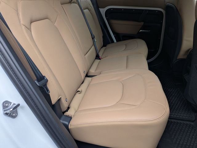 New 2026 Land Rover Defender 110 X-Dynamic SE image 17