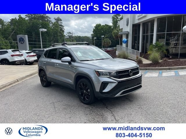 Used 2023 Volkswagen Taos SE w/ Panoramic Sunroof Package