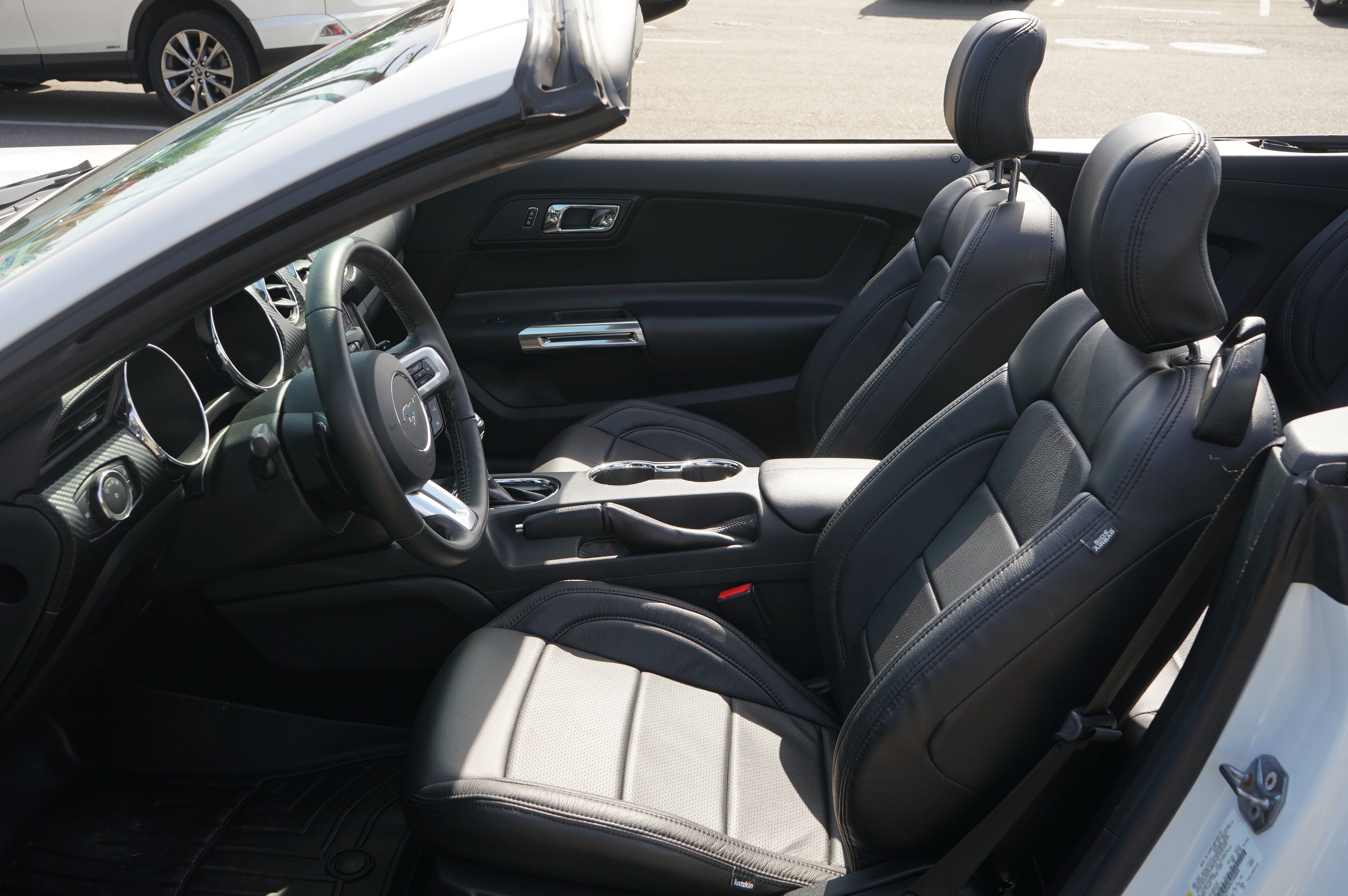 Used 2016 Ford Mustang Convertible w/ Equipment Group 051A RWD image 18