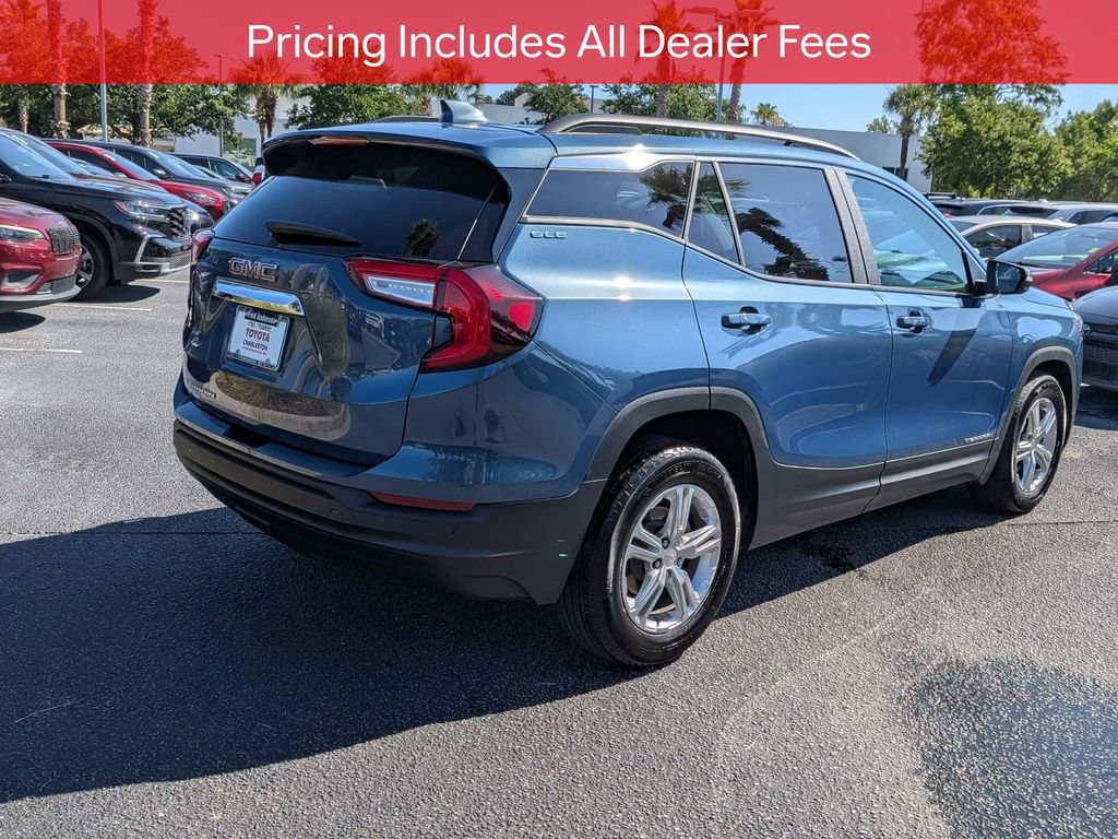 Used 2024 GMC Terrain SLE w/ Driver Convenience Package FWD image 4