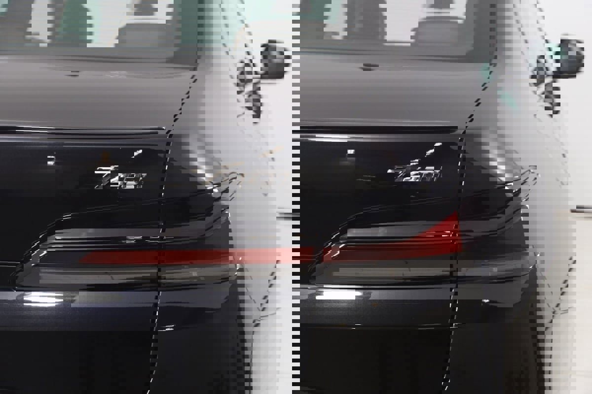 Used 2023 BMW 740i w/ Parking Assistance Package image 62