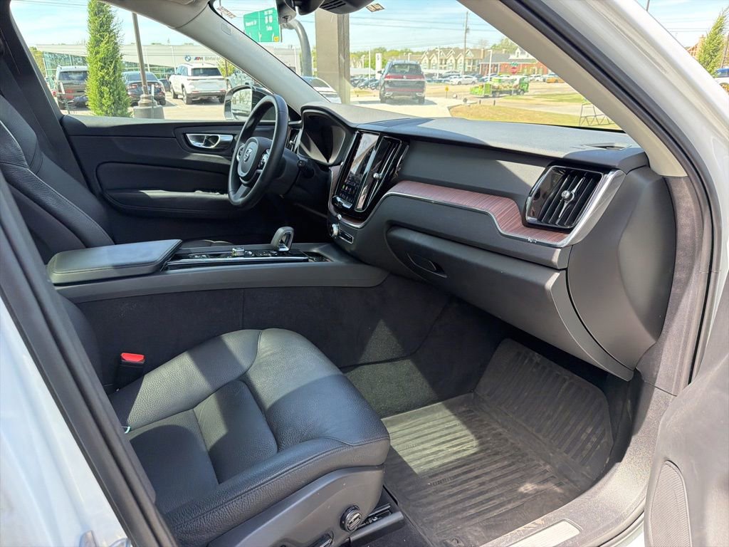 Used 2024 Volvo XC60 B5 Plus w/ Protection Package Premier AWD/4WD image 12