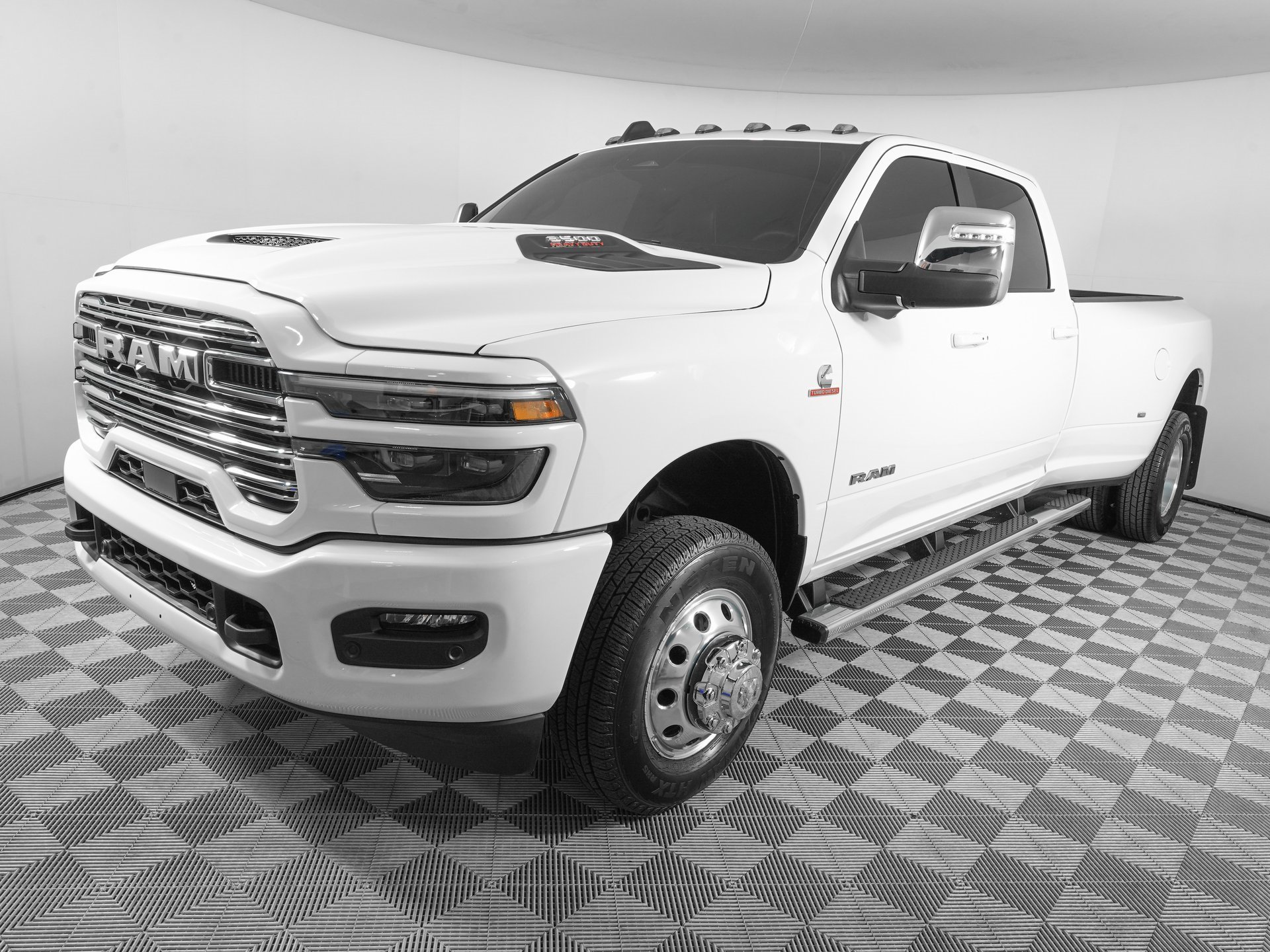 Used 2025 RAM 3500 Laramie w/ Sport Appearance Package image 9