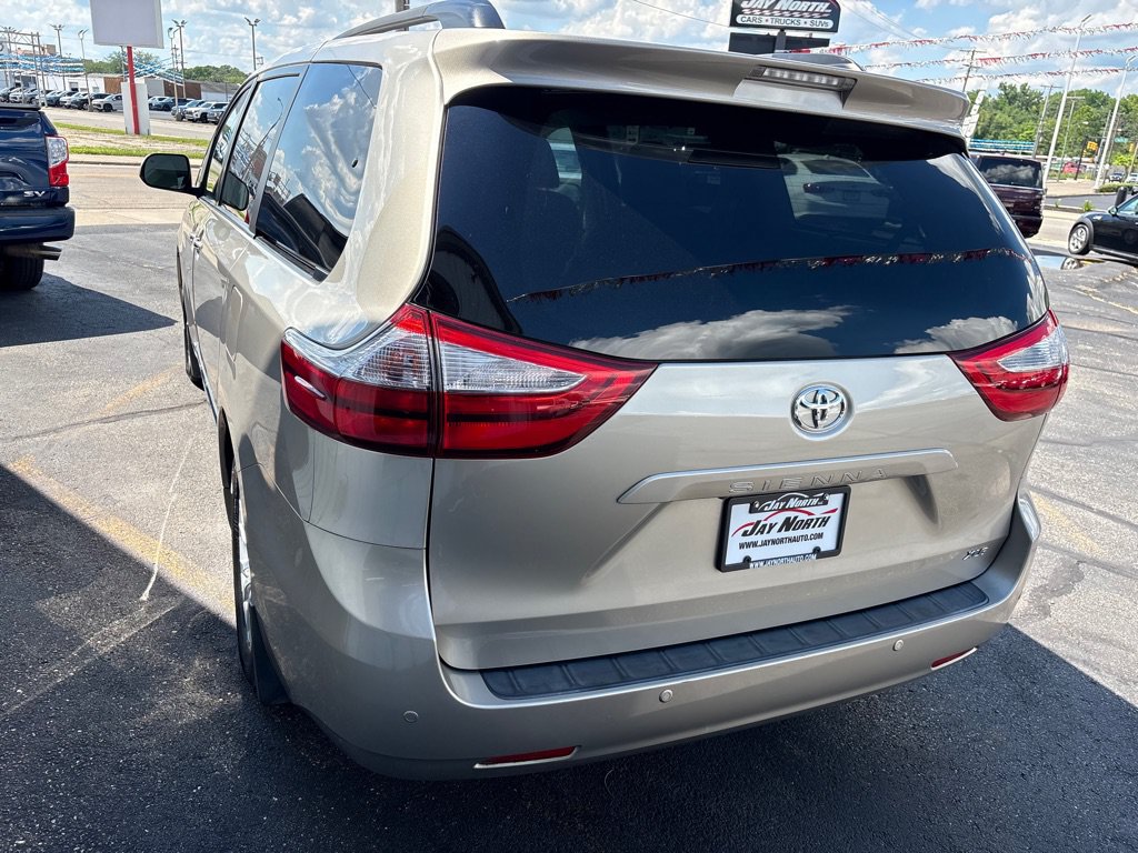 Used 2017 Toyota Sienna XLE w/ XLE Navigation Package FWD image 5