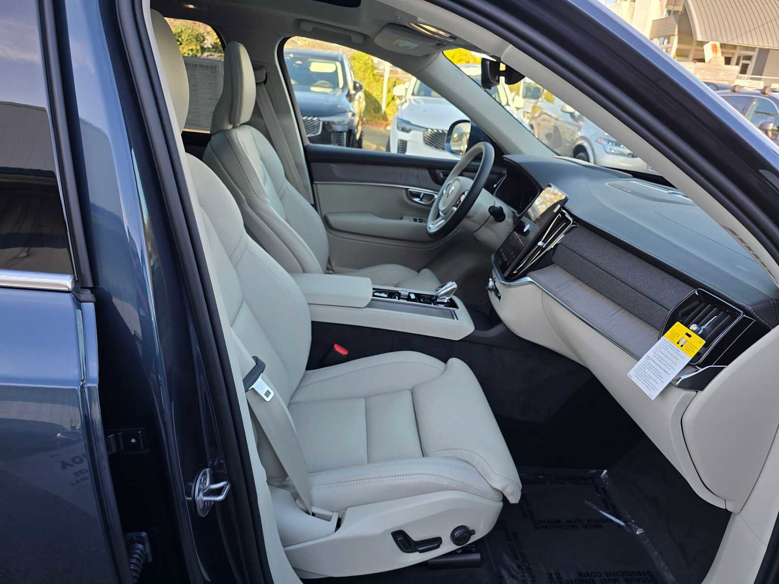 New 2026 Volvo XC90 B6 Ultra w/ Protection Package image 11