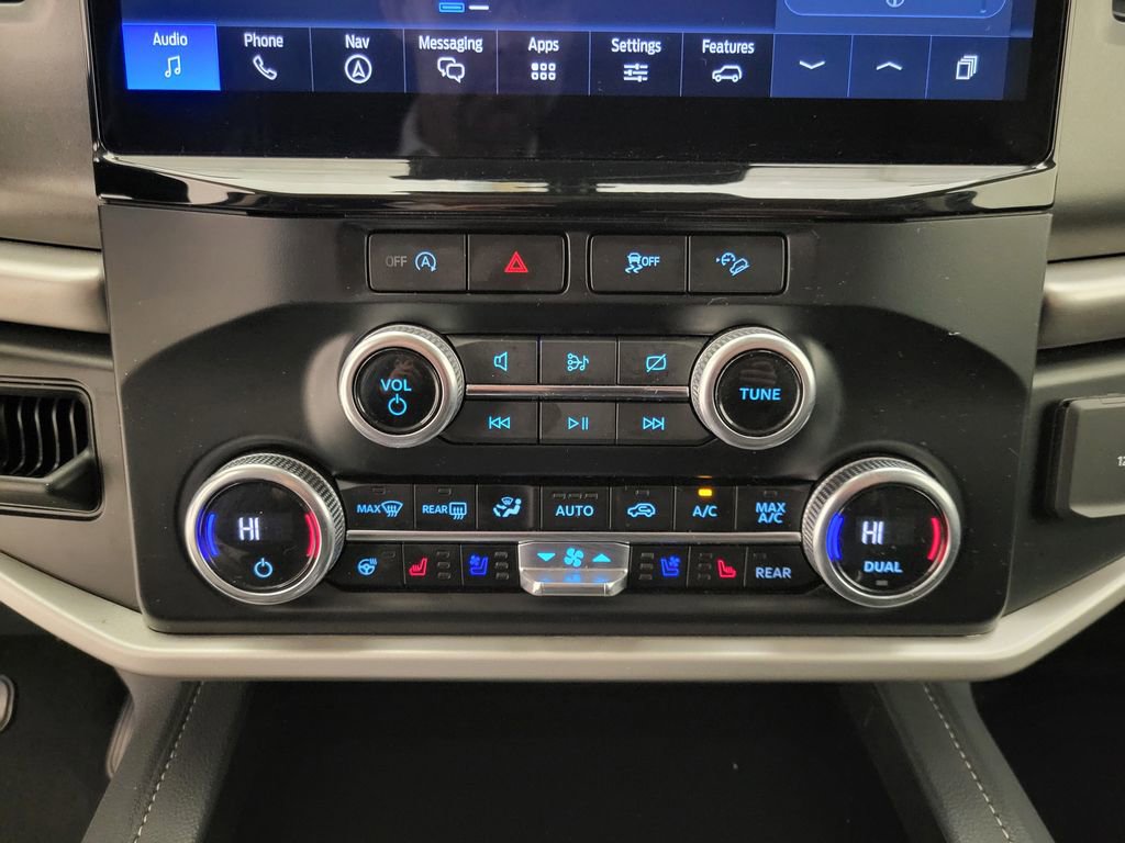 Used 2024 Ford Expedition Max XLT image 12