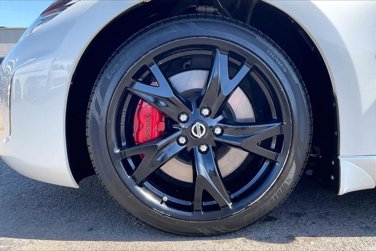 Used 2020 Nissan 370Z Coupe RWD image 9