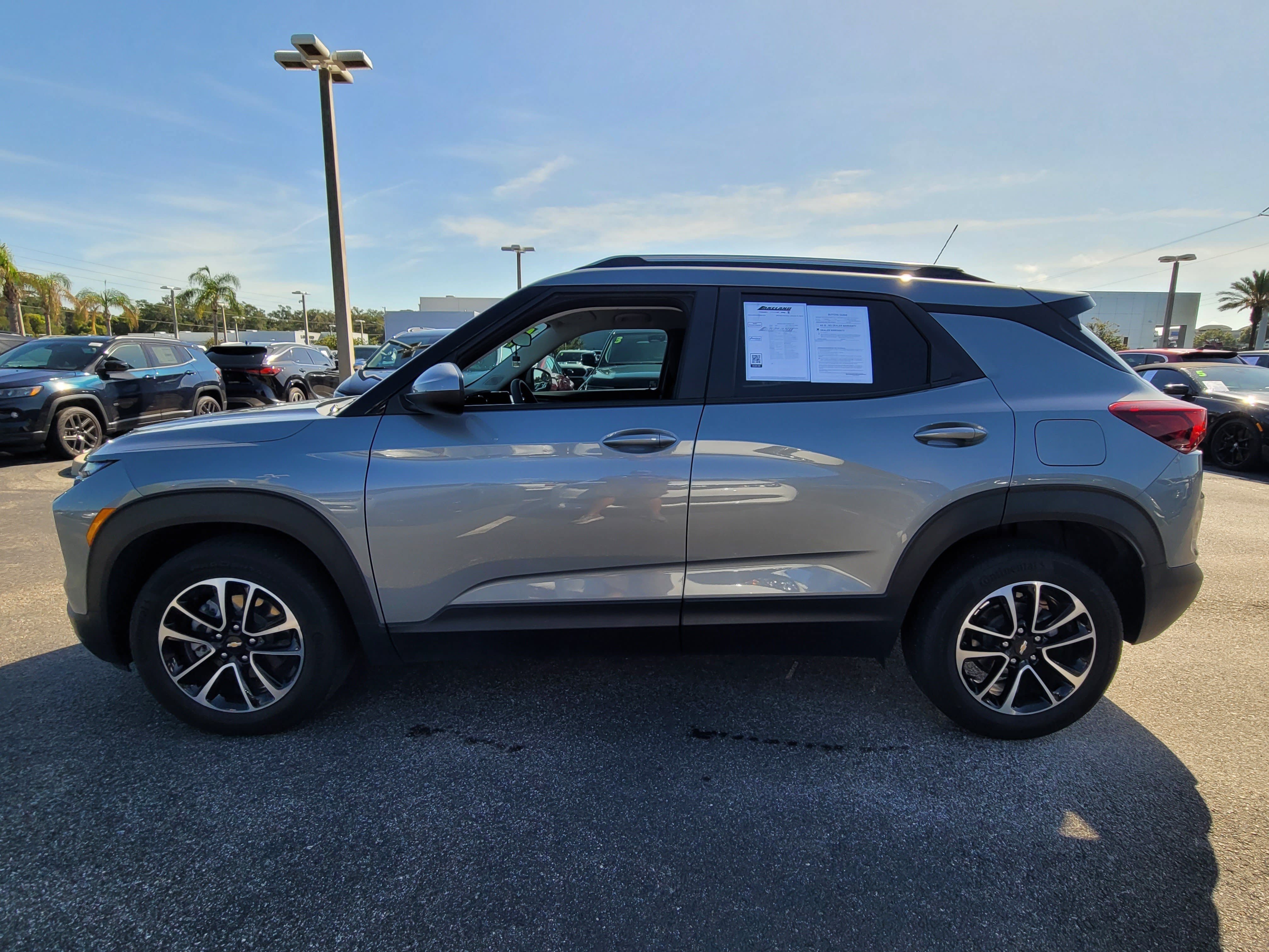 Used 2024 Chevrolet TrailBlazer LT w/ Driver Confidence Package FWD image 8