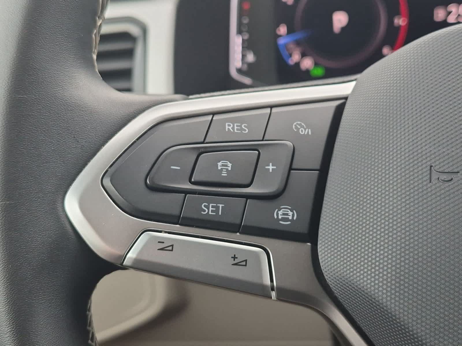 Used 2023 Volkswagen Atlas SE w/ Black Wheel Package FWD image 25