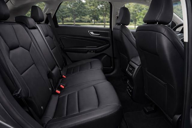 Used 2024 Ford Edge SEL w/ Convenience Package image 7