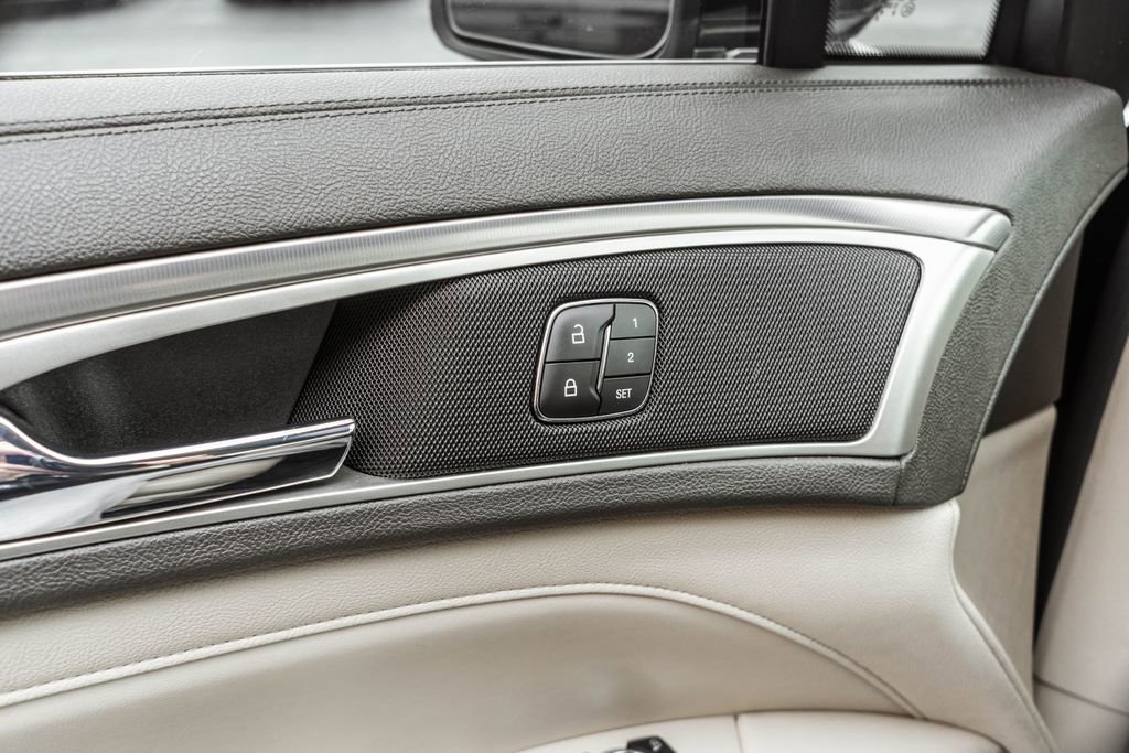 Used 2019 Lincoln MKZ Premiere image 18