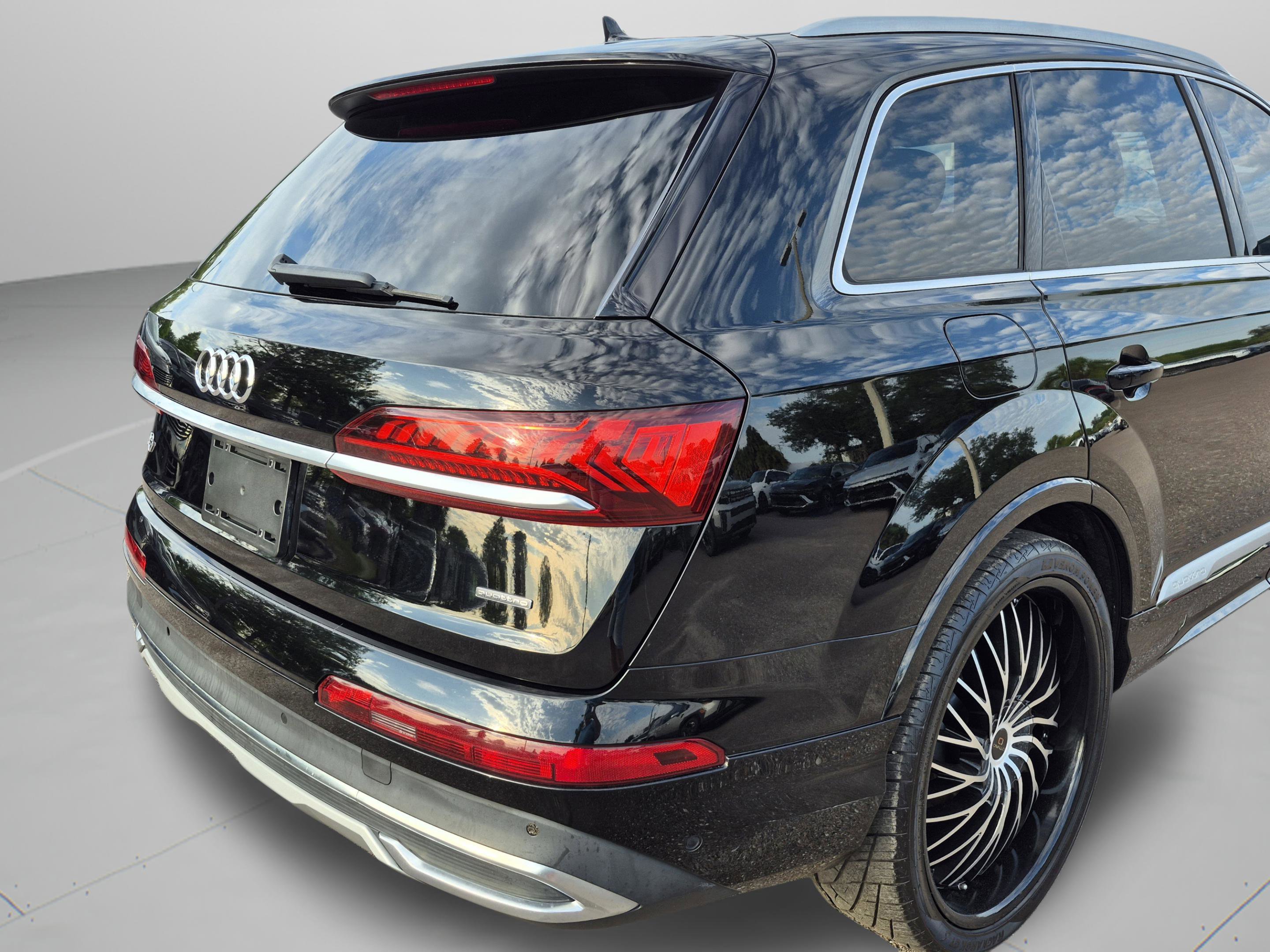 Used 2020 Audi Q7 3.0T Premium Plus AWD/4WD image 34