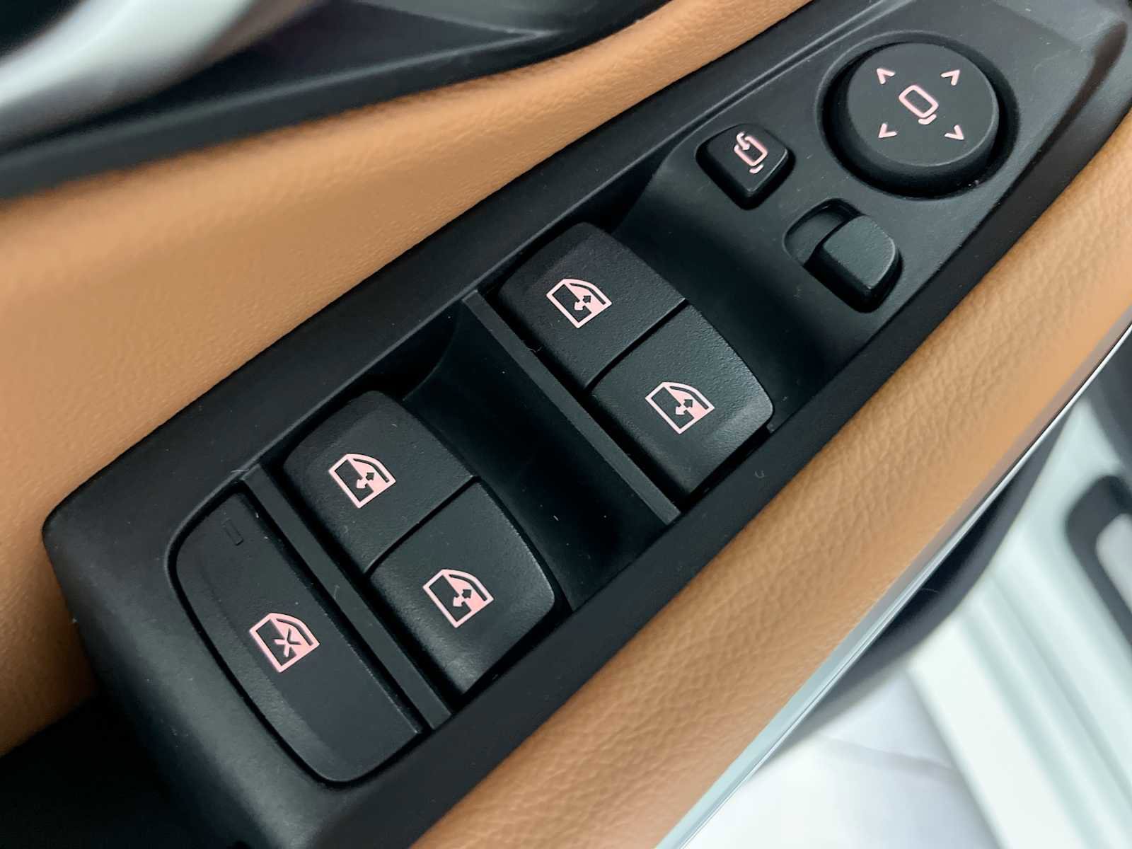 Used 2023 BMW 330i xDrive Sedan w/ Premium Package image 15