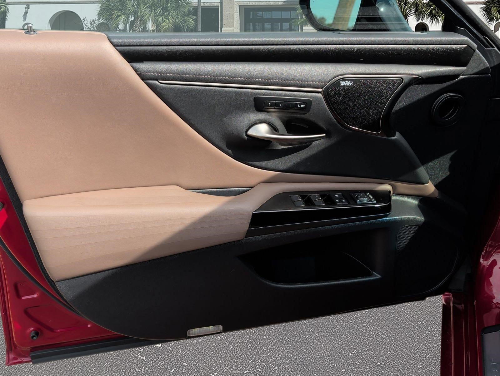 Used 2022 Lexus ES 350 Ultra Luxury w/ Accessory Package 2 FWD image 8