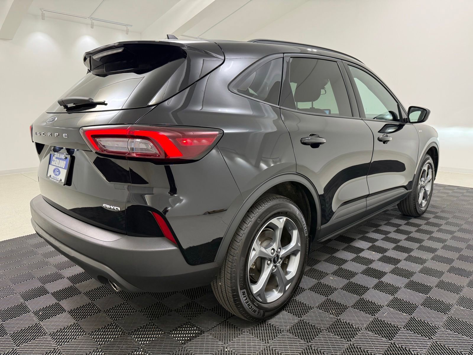 Used 2025 Ford Escape ST-Line AWD/4WD image 11