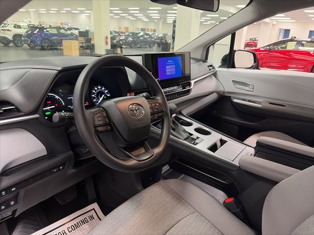 Certified 2025 Toyota Sienna LE image 14