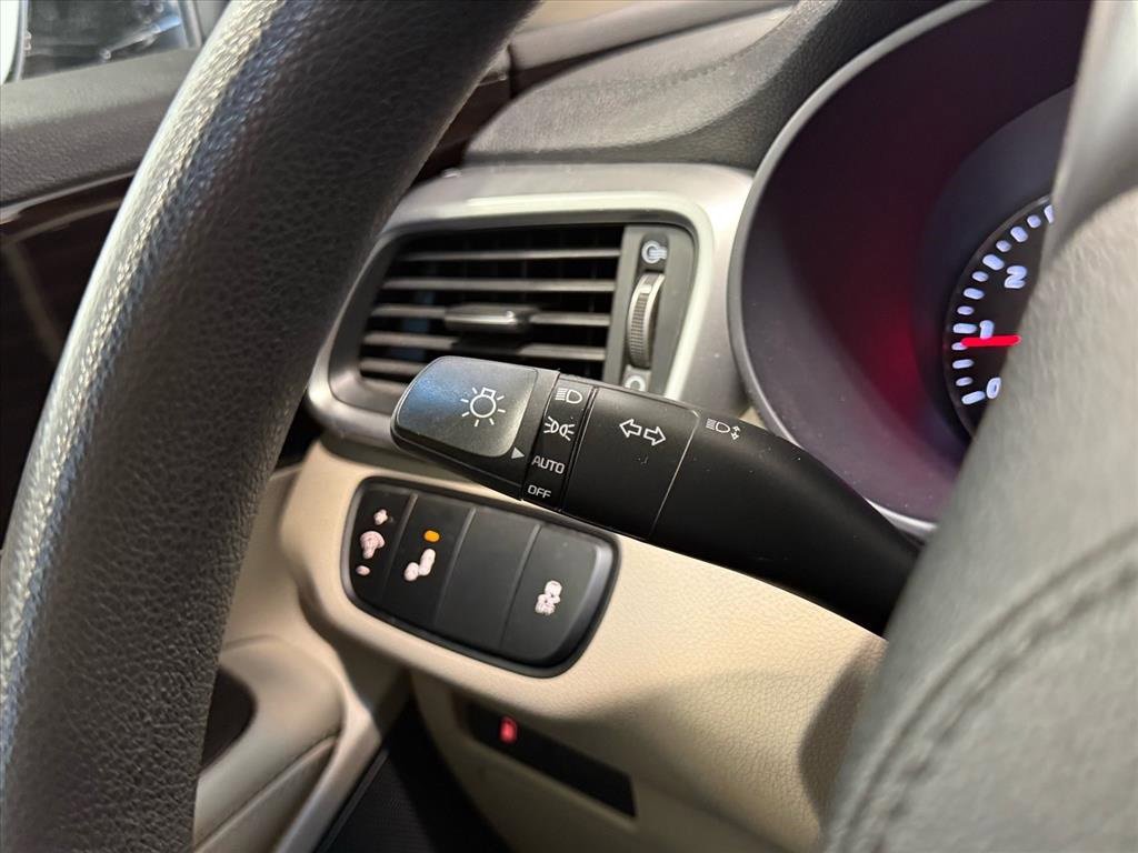 Used 2020 Kia Sorento LX image 22
