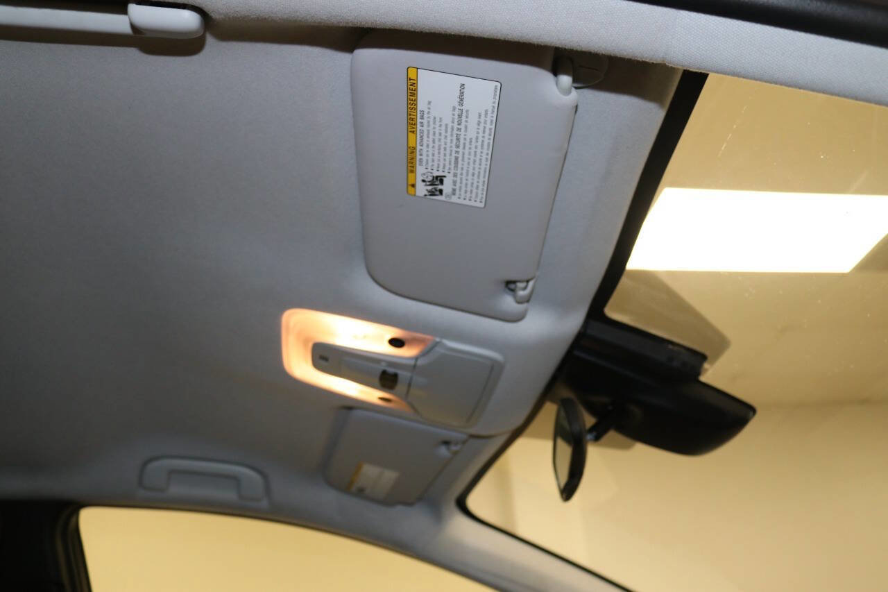 Used 2018 Toyota Prius Three image 70