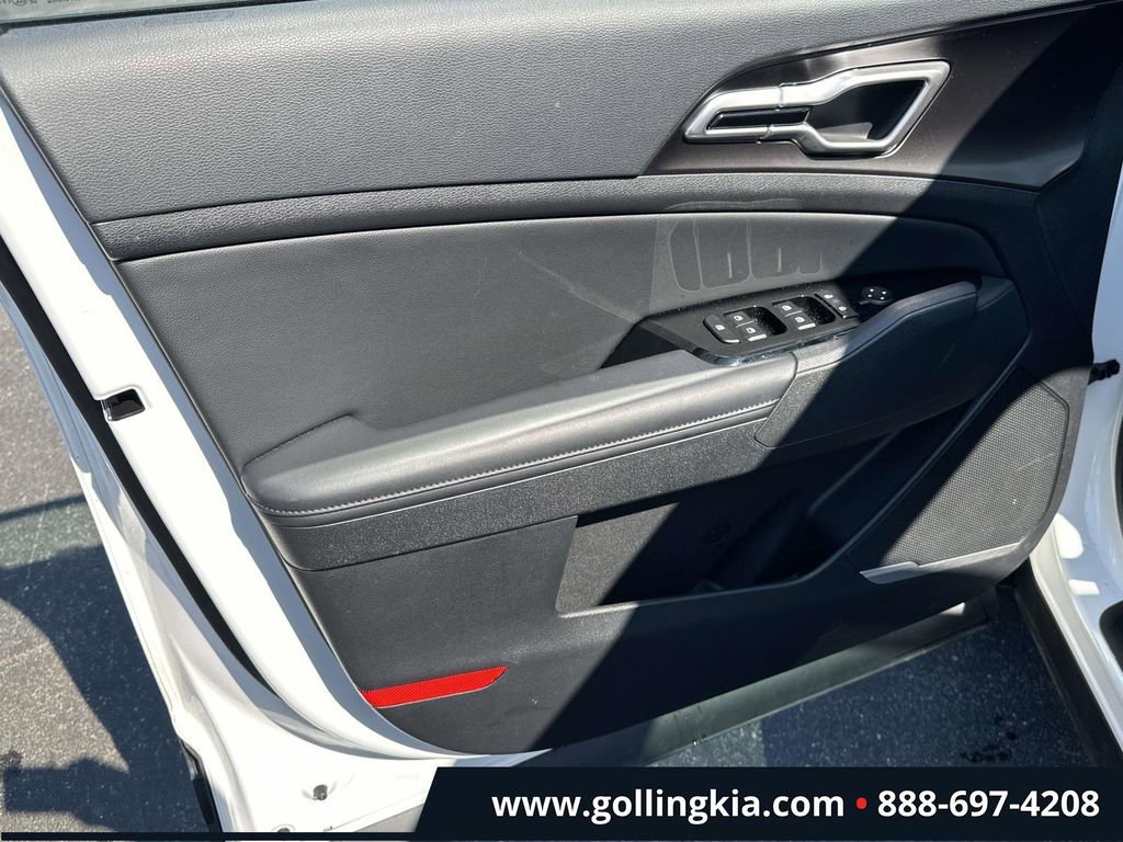 Certified 2025 Kia Sportage EX w/ EX Premium Package image 15