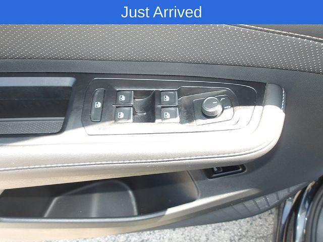 Used 2025 Volkswagen Atlas Cross Sport SE AWD/4WD image 16