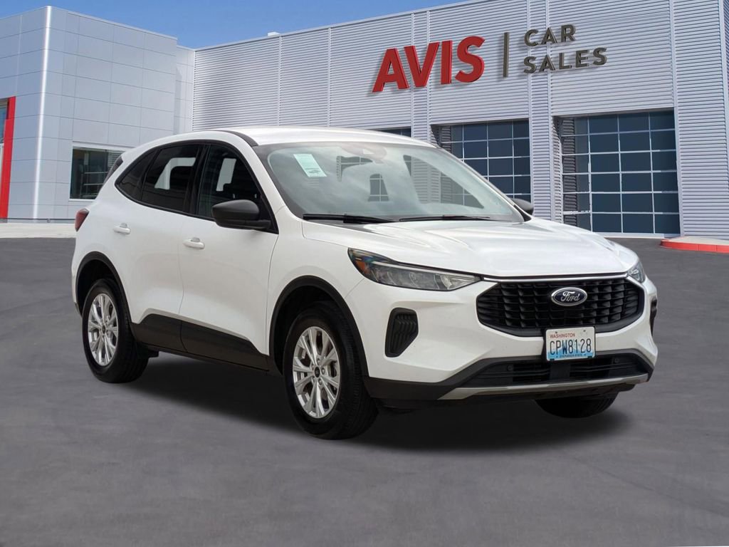 Used 2025 Ford Escape Active AWD/4WD image 3
