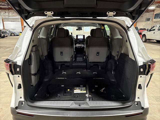 Certified 2022 Toyota Sienna LE FWD image 11